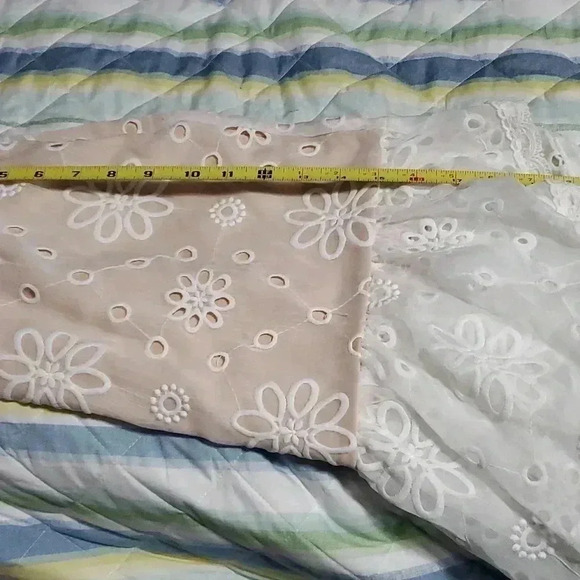 F21 Symmetrical lace skirt - Picture 8 of 12